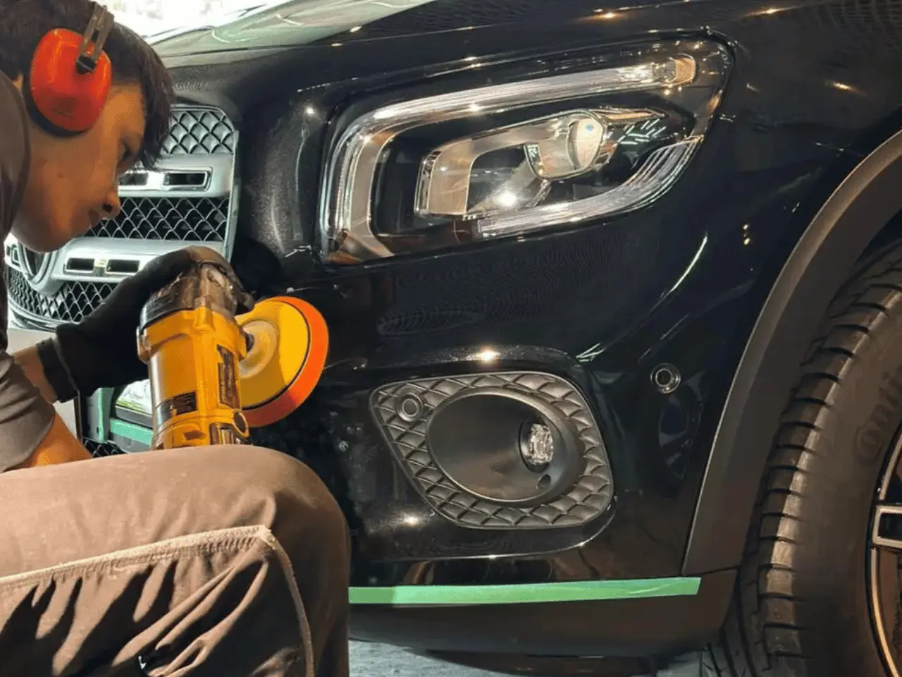 Veículo com pintura brilhante após cristalização